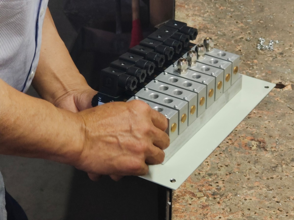 NEWTEK workers are counting parts NEWTEK workers are counting parts